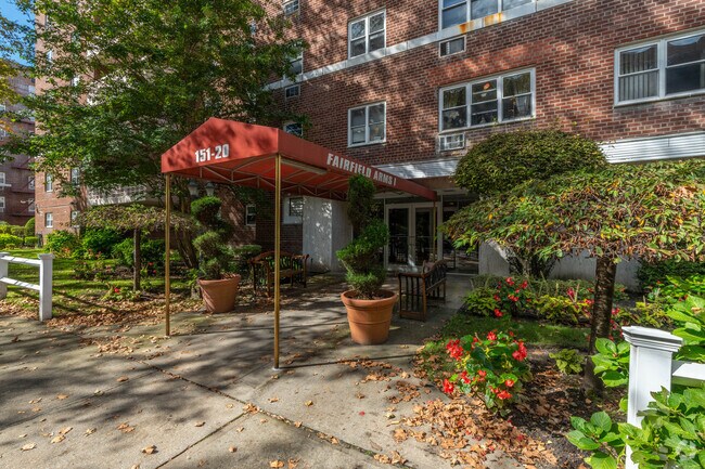 Entrada del edificio - Fairfield Arms