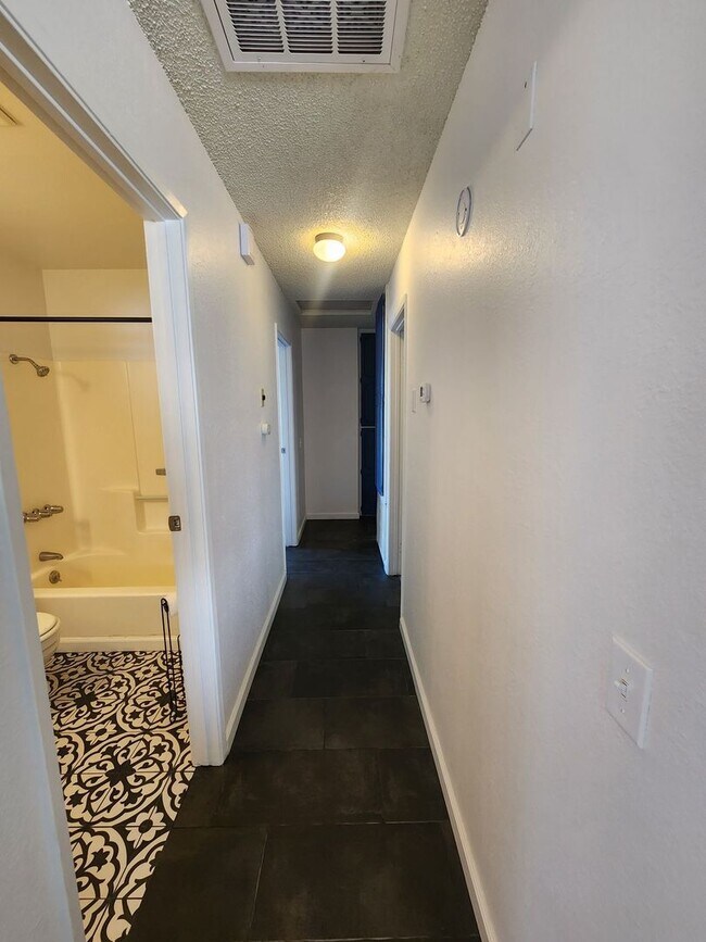 Building Photo - Fully Furnished! Move in with just a suitcase!