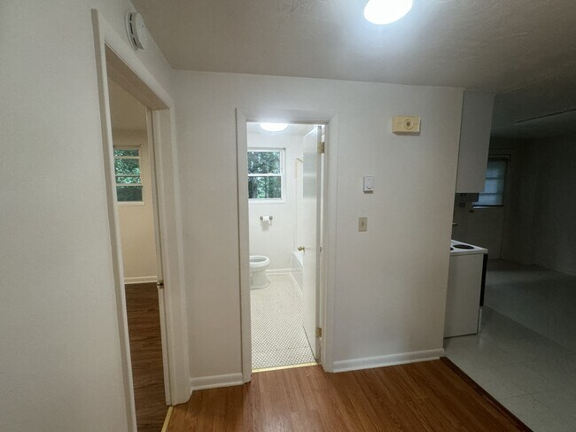 Foto del edificio - 1107A 12th Street Dr SW