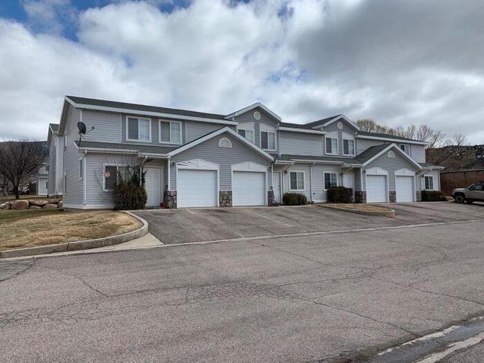 Primary Photo - 234 E Cobblecreek Dr