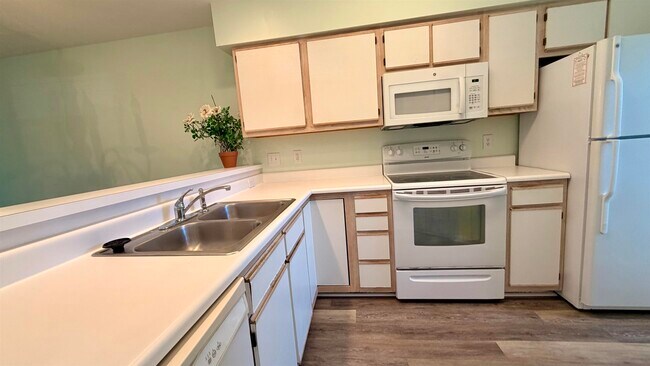 Foto del edificio - 619 Waterway Village Blvd