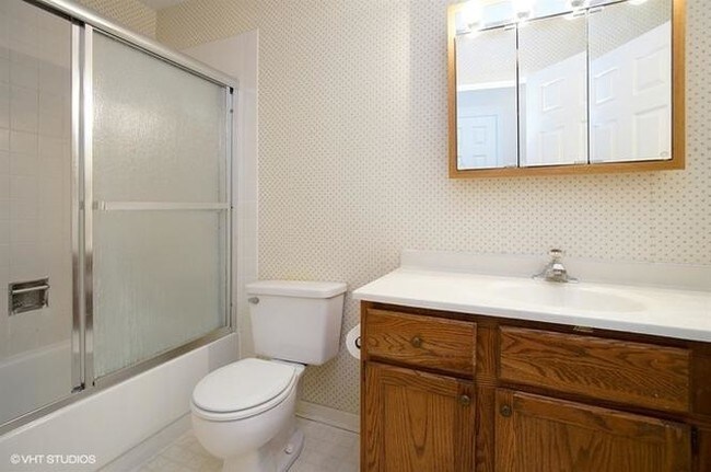 Building Photo - 2565 College Hill Cir