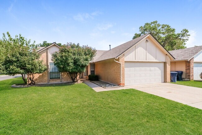 Building Photo - 11040 N Eagle Ln