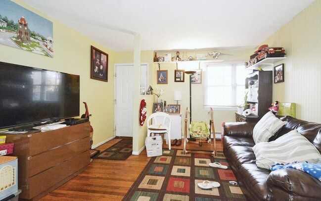 Building Photo - 73-75 Mott Ave