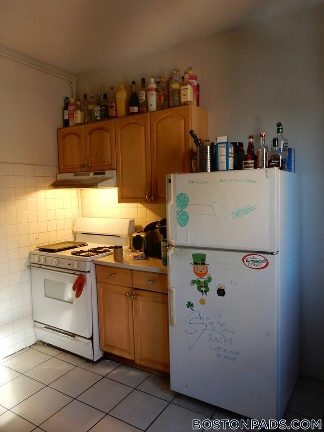 Building Photo - 18 Glenville Ave