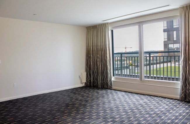 Unfurnished living room - Broadway Plaza - Mayo Clinic