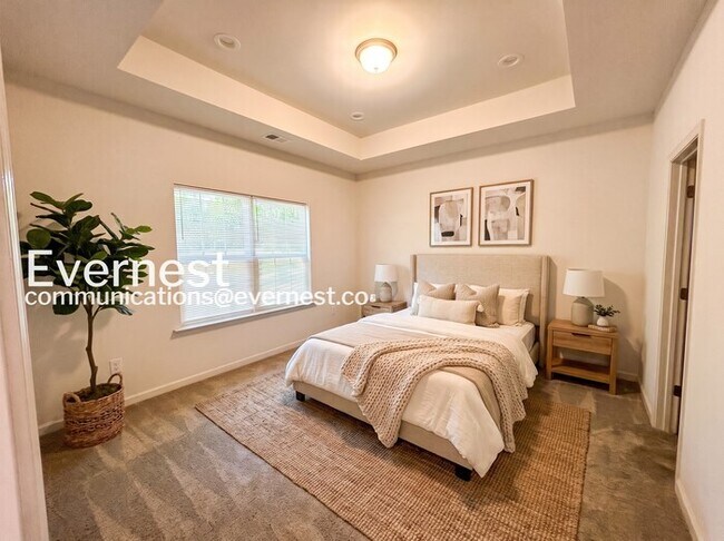 Foto del edificio - 3 Bed, 2 Bath Home with Garage / Pet-Friendly / Vouchers Accepted / Coming Soon!
