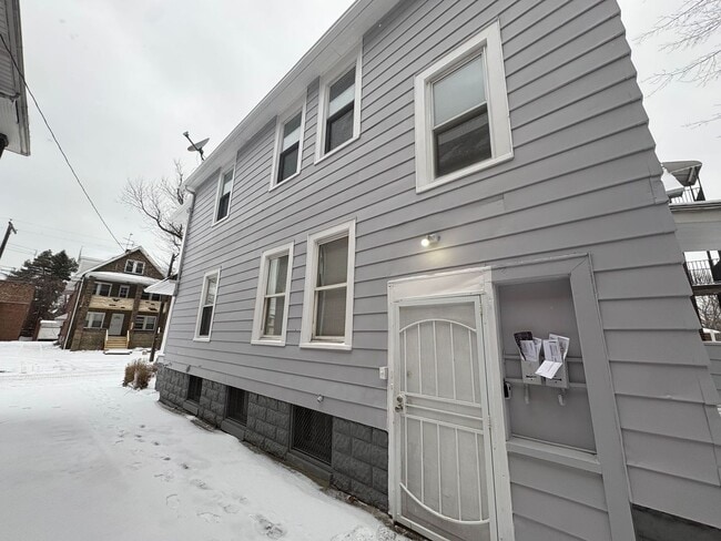 Building Photo - 15624 Halliday Ave