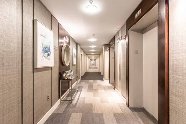 Foto del edificio - Modern Rental Unit in Prime West End / North Station Location