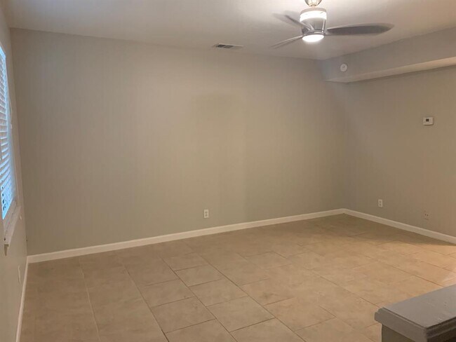 Foto del edificio - 303 W 40th St