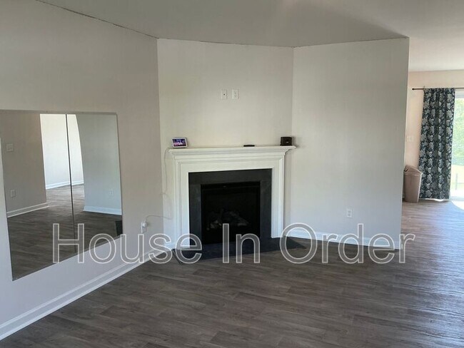 Foto del edificio - 341 Oak Br Rd