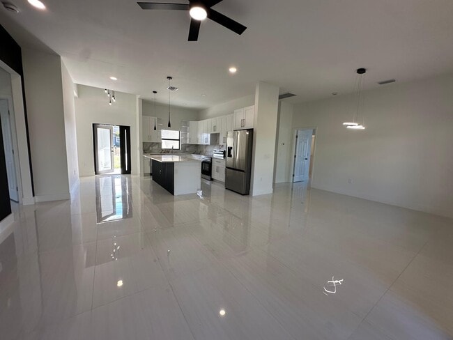 Building Photo - 4208 10th St SW