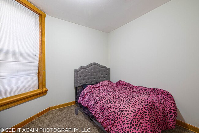 Building Photo - 5942 S Calumet Ave