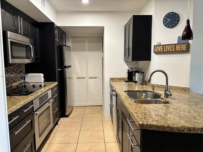 Foto del edificio - 460 S Park Rd