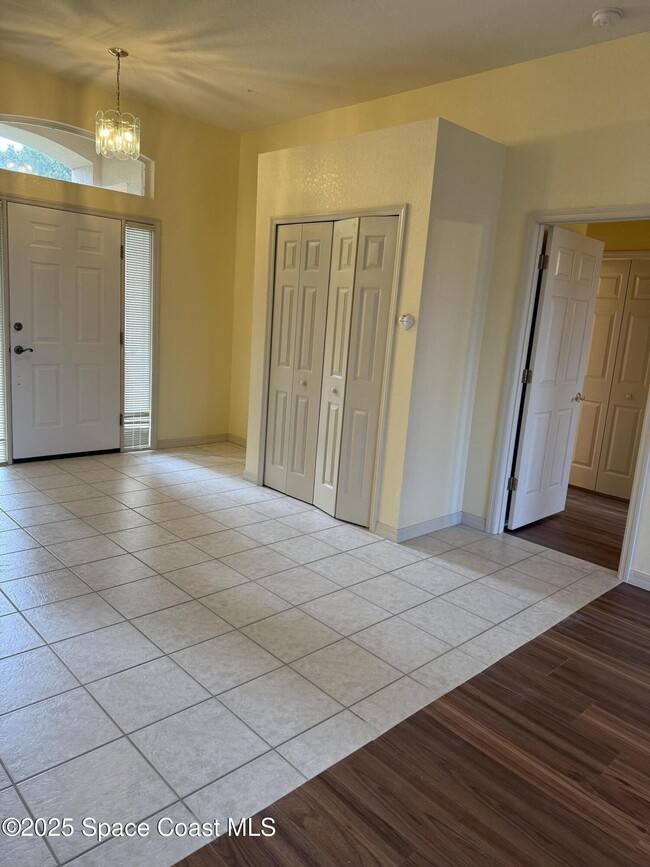 Foto del edificio - 5971 Newbury Cir