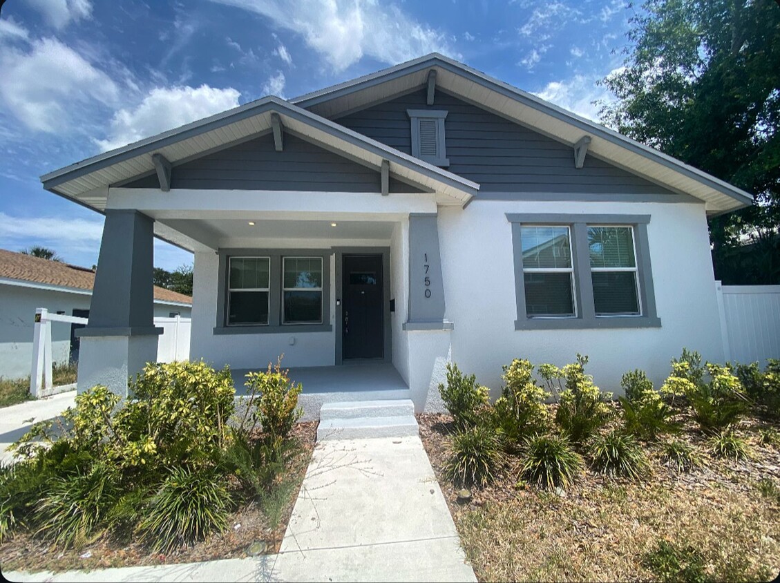 Primary Photo - Beautiful Open Concept Home