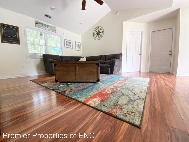 Foto del edificio - 3 br, 2 bath House - 217 Peters Lane