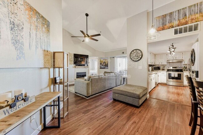 Building Photo - 12304 W Cross Dr