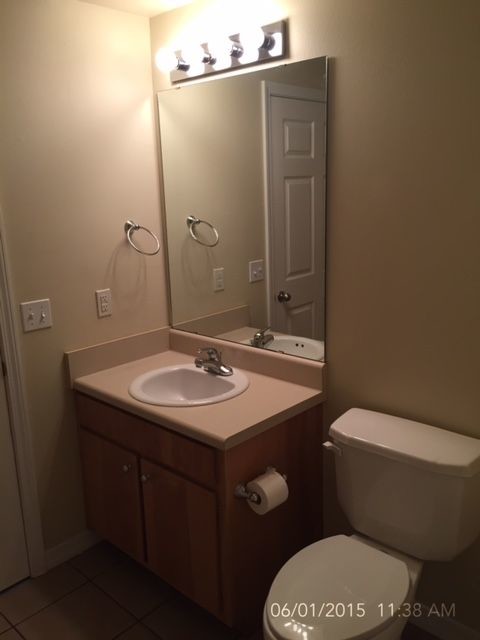 Building Photo - Nice 2 Bedroom Unit at Creets Crossing
