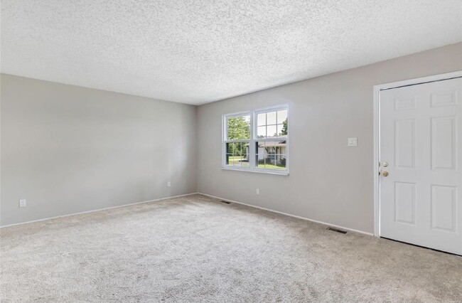 Building Photo - 3 Plum Tree Dr