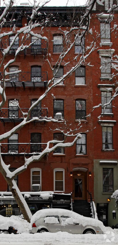 Foto principal - 420 E 9th St