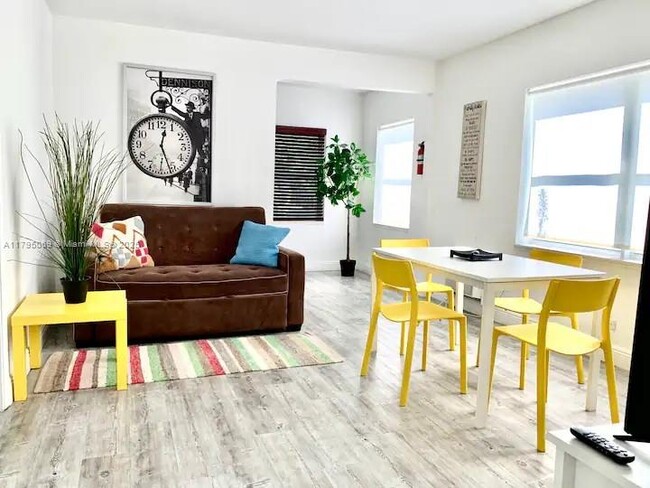 Foto del edificio - 471 NE 37th St