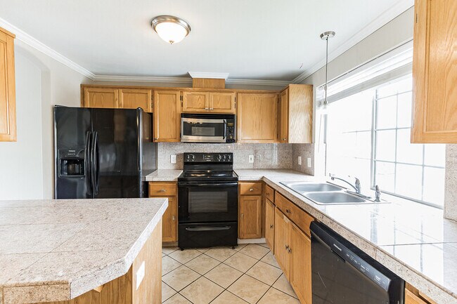 Building Photo - 1117 S 90th St Ct