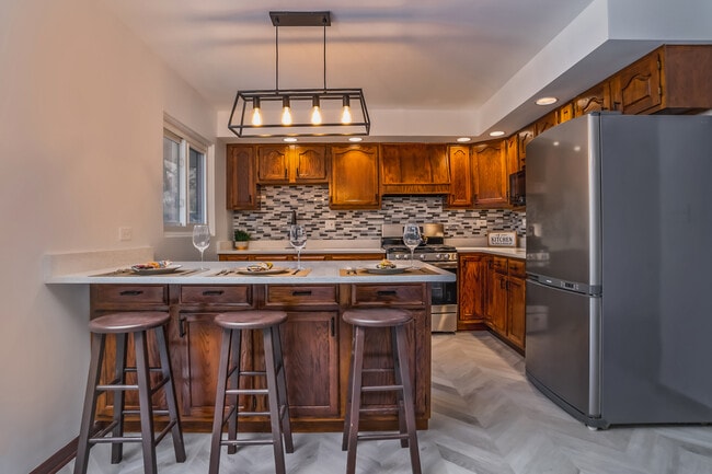 Building Photo - 1506 Elm St W