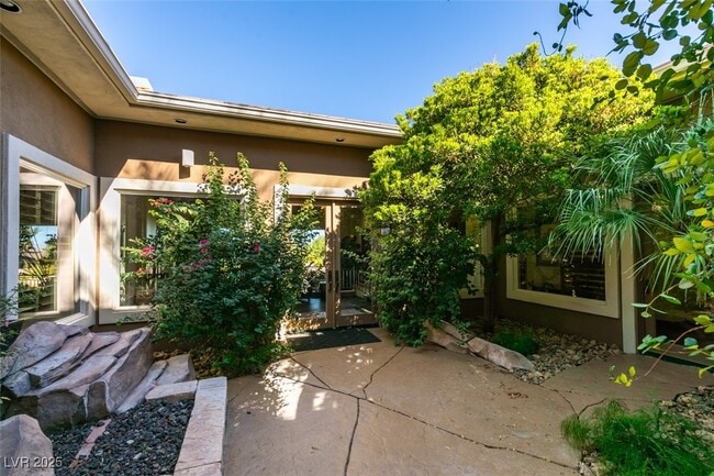 Building Photo - 549 Regents Gate Dr