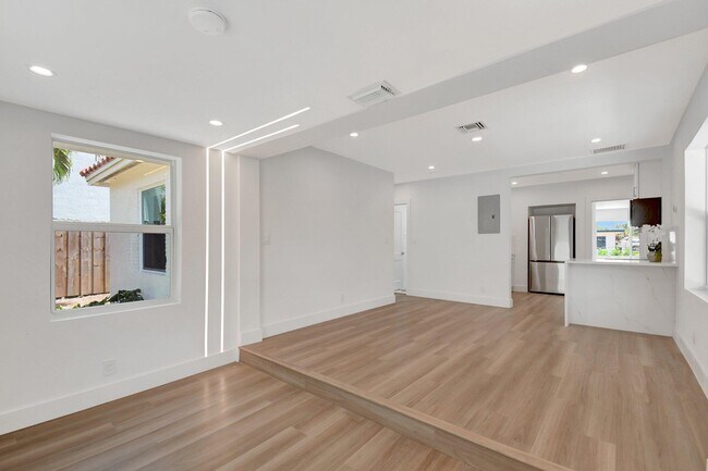 Building Photo - 420 SW 13th St