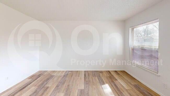 Building Photo - 837 Wendy Dr