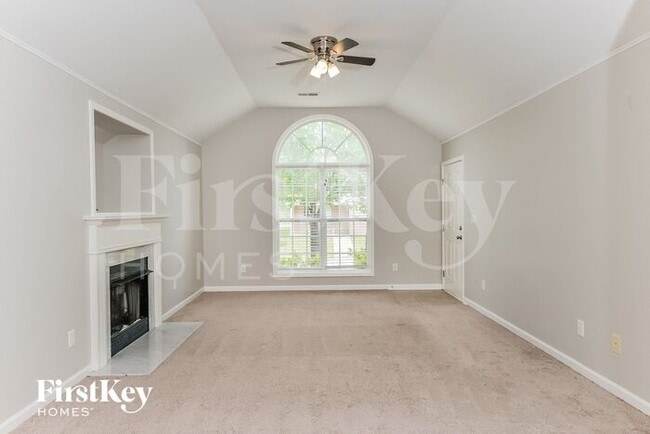 Building Photo - 218 Village Dr