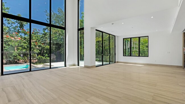 Building Photo - 345 W 46th St