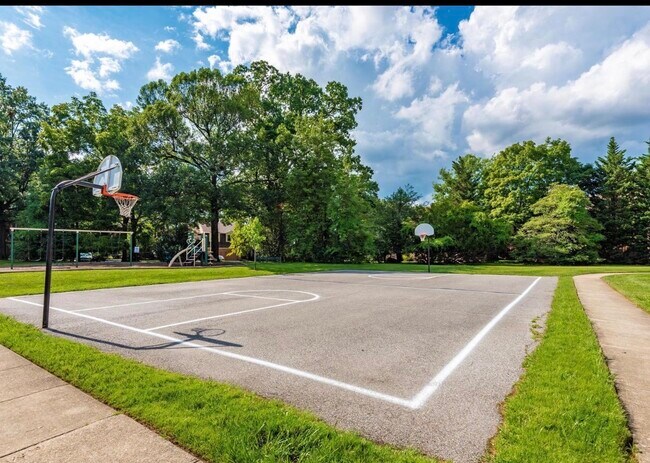 Foto del edificio - 11423 Commonwealth Dr