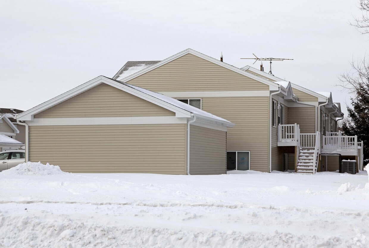 Building Photo - 2021 Quarry Rd
