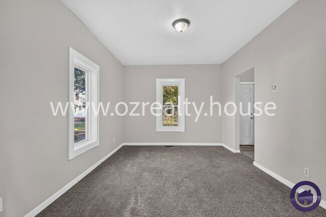 Foto del edificio - 640 Nesslewood Ave