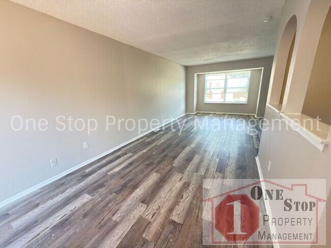 Foto del edificio - Beautiful 3 Bedroom 2 Bathroom Home in Blu...