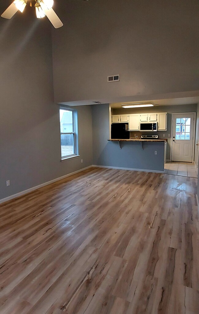 Building Photo - 2610 Northampton Dr