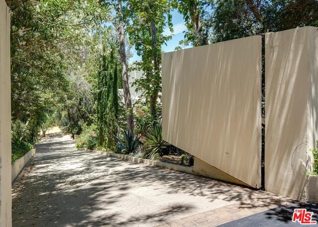 Building Photo - 12899 Mulholland Dr