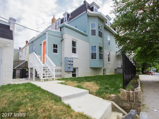 Building Photo - 911 Webster St NW