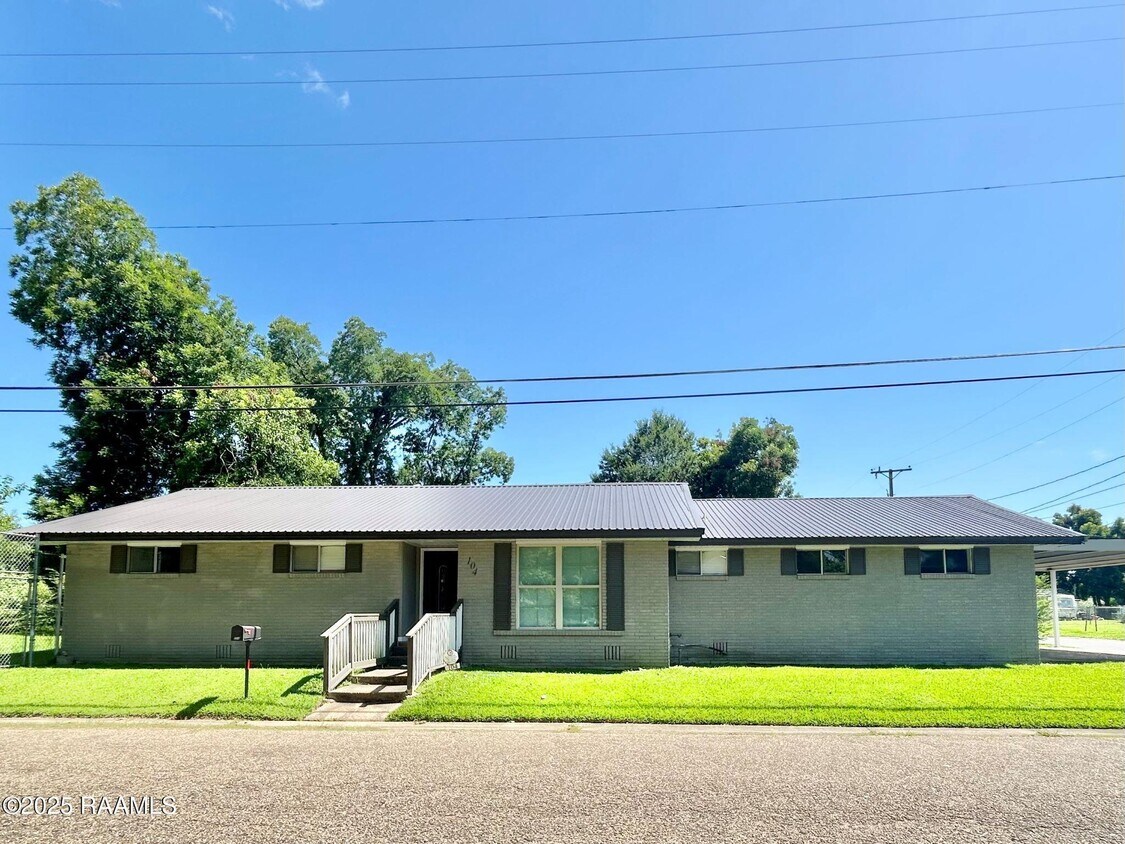 Foto principal - 104 E Coleman St