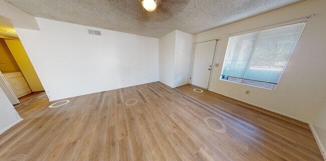 Building Photo - 840 N Revere