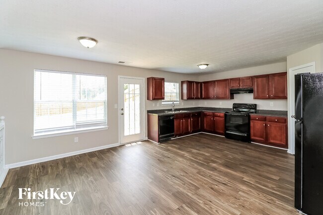 Foto del edificio - 6385 Daniell Springs Dr