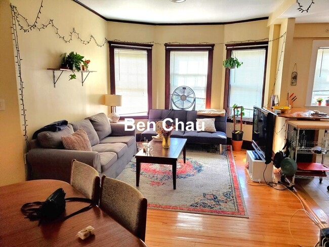 Photo - 154 Magazine St Apartment