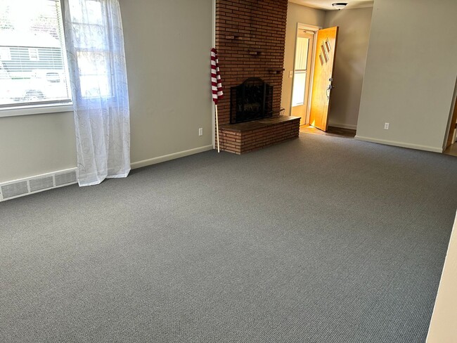 Building Photo - Adorable midtown 4 BR home!