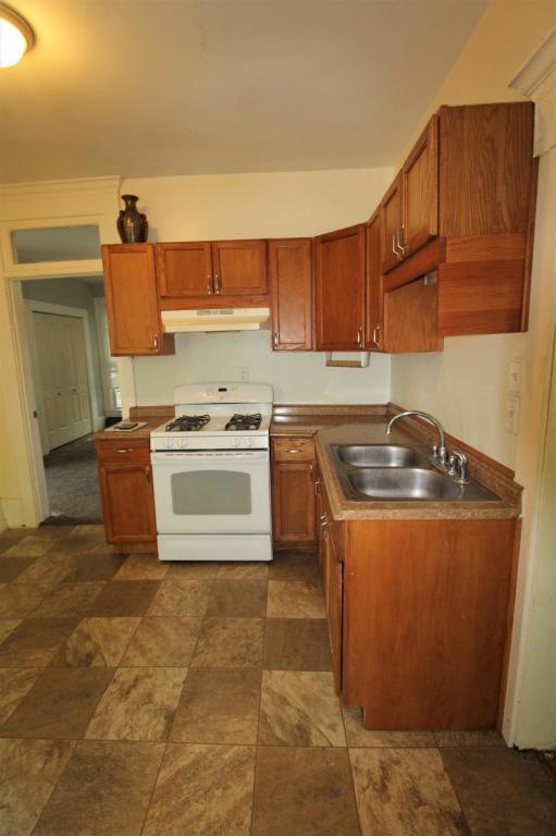 Foto del edificio - 2127 E Broadway