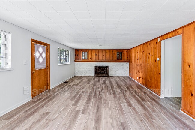 Building Photo - 206 Mt Tabor Rd