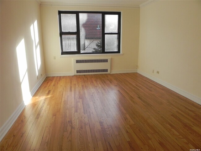 Foto del edificio - 160 S Middle Neck Rd