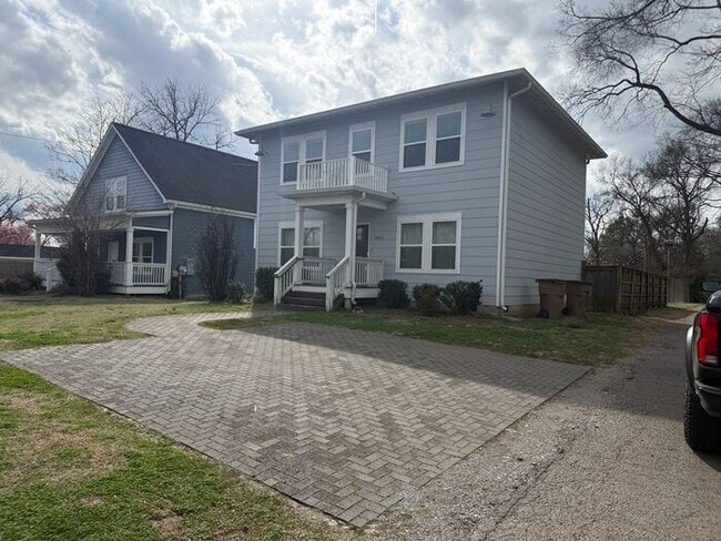 Photo - Beautiful Two-Story House in Woodbine - Fenced in Backyard