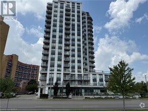 Building Photo - 840 Queens Plate Dr